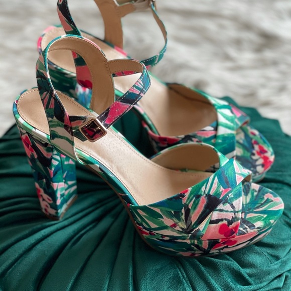 Tropical Oasis Showstoppers - Picture 4 of 5